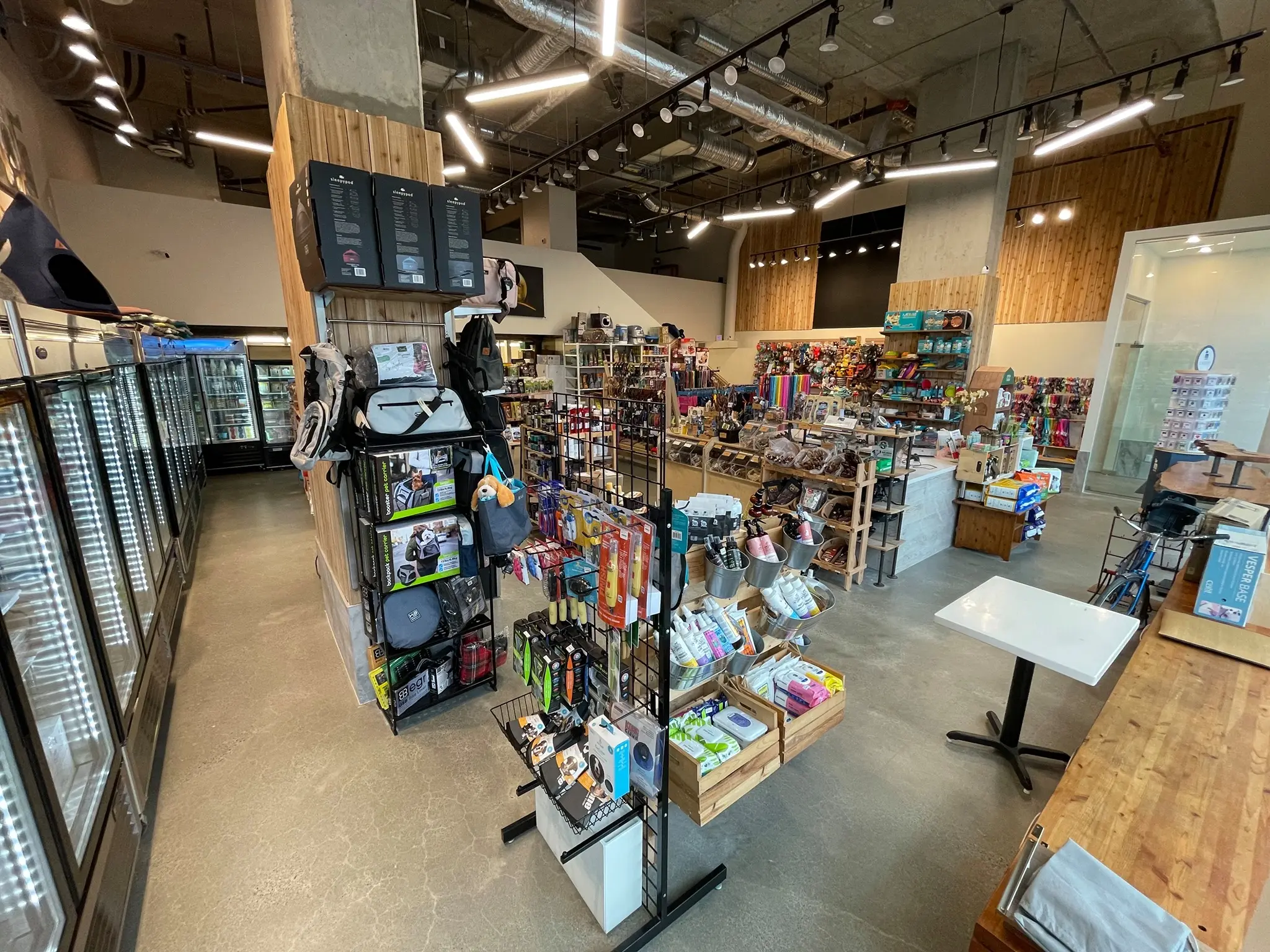 Pet Store in East Downtown Vancouver. Close to Commercial Drive and Downtown Vancouver